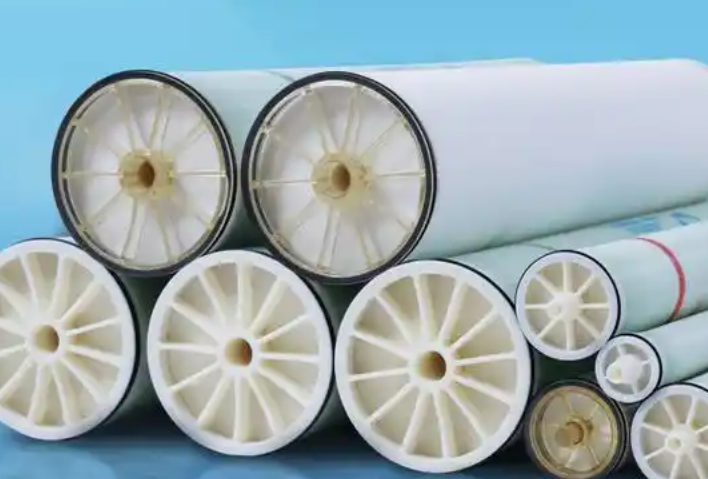 反滲透設(shè)備初度作業(yè)時(shí)應(yīng)該怎樣操作?